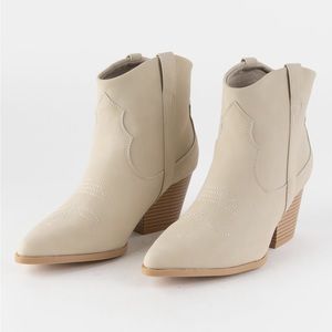 QUPID Vaca Womens Western Boots